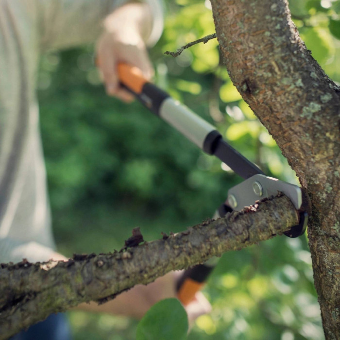 FISKARS NOŽNICE NA SILNÉ KONÁRE GEAR - XM 1020187