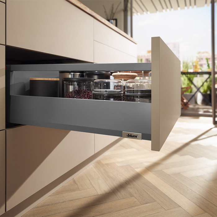 BLUM MERIVOBOX 270MM VÝŠKA E TMAVO ŠEDÁ S RELINGOM KOMPLETNÁ ZÁSUVKA