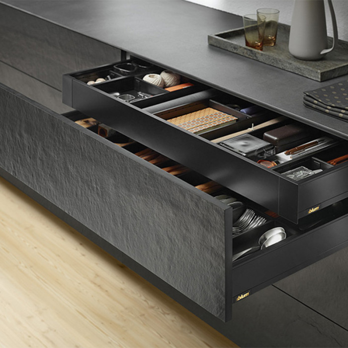 BLUM ZC7A0P0C AMBIA-LINE ADAPTÉR PROFIL VÝŠKA C KARBÓNOVÝ ČIERNY L217.5MM