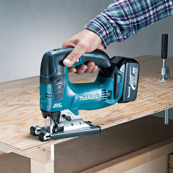 MAKITA PÍLA AKUMULÁTOROVÁ PRIAMOČIARA DJV182Z 18V