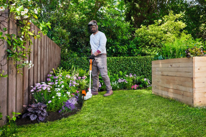 STIHL VYŽÍNAČ AKUMULÁTOROVÝ  FSA 30 V SADE S AKUMULÁTOROM AS 2 A ŠTANDARTNOU NABÍJAČKOU AL 1 FA100115710
