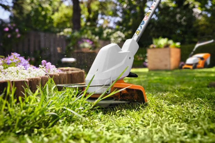 STIHL VYŽÍNAČ AKUMULÁTOROVÝ  FSA 30 V SADE S AKUMULÁTOROM AS 2 A ŠTANDARTNOU NABÍJAČKOU AL 1 FA100115710